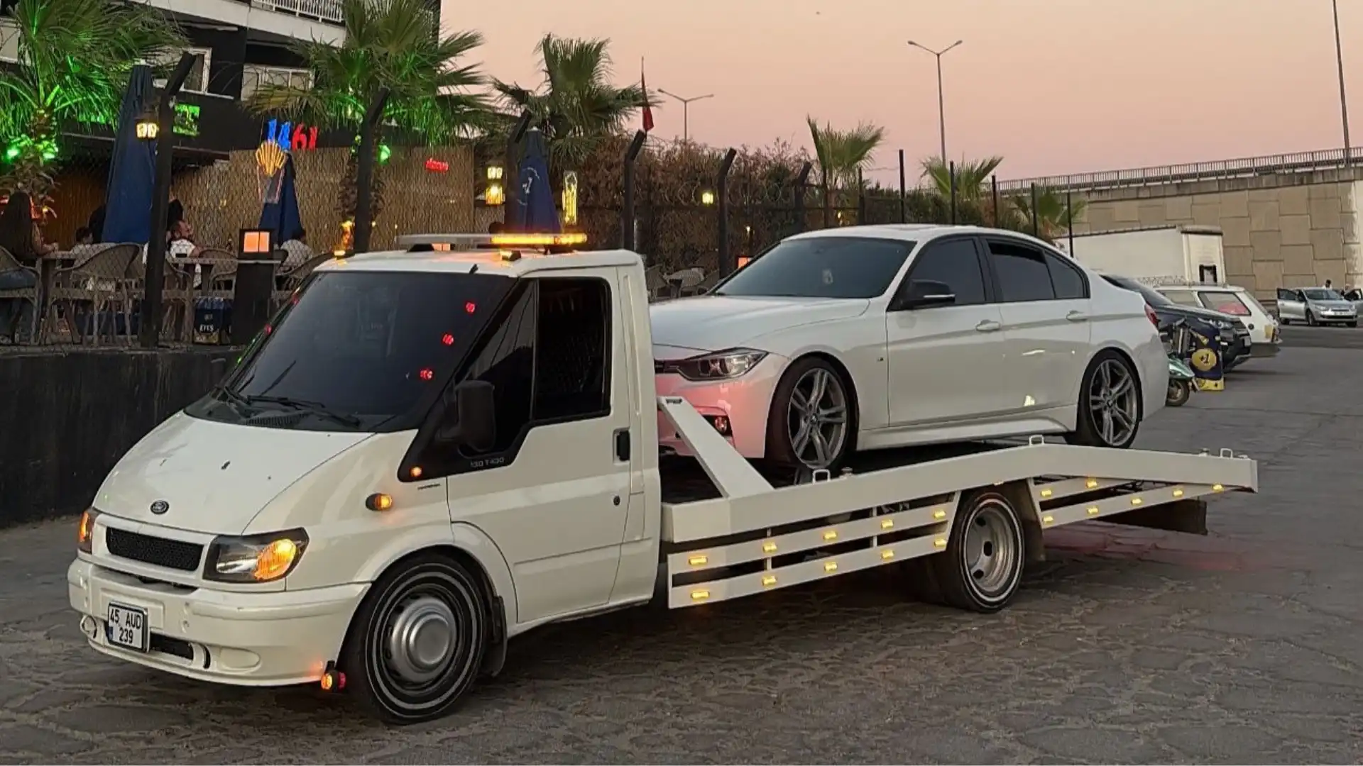 Platform çekici ile araç taşıma